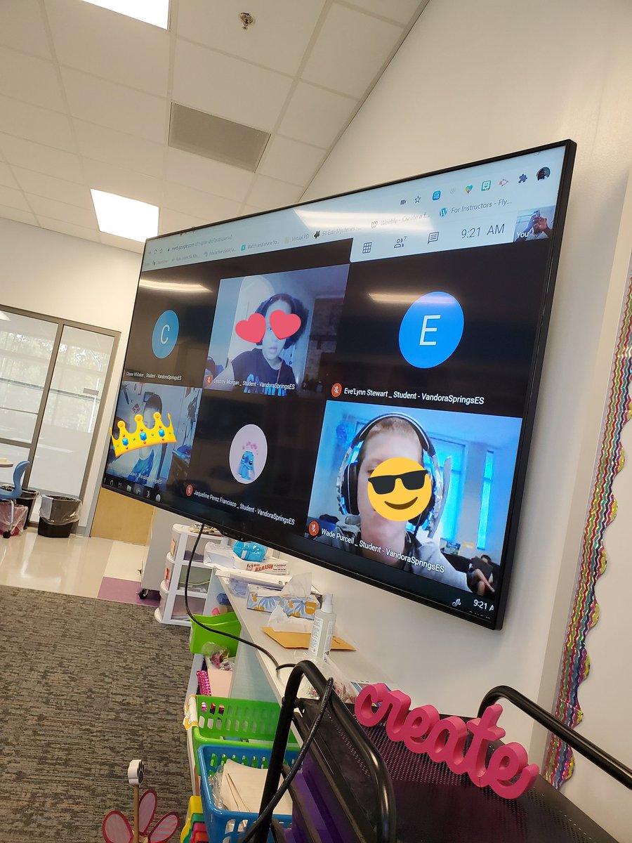 TeachingMsSassy's tweet photo. Love is... Watching your Thirds make equal groups on a shared Google Slide Show AND everyone stays on their slide!! #MissionPossible  🥰🥰#EagleStrong @vseeagles https://t.co/lR3FqQxTnK