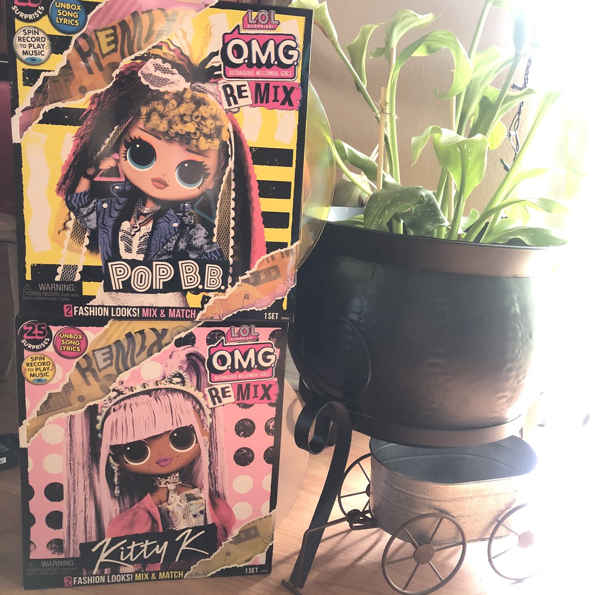 ElviraTaylor's tweet photo. 🎼New @LOLSurpriseDoll #remix dolls are available for preorder! Thank you so much @MGAEnt for these amazing gifts! 🎹 #loldolls #lolremix #lolsurprise #lolsurprisedoll #lolsurprisedolls #lolomg #collectomg #collectlolremix #lolomgdolls #lolomgfashiondolls #popbb #tuesdayvibes https://t.co/lsZYt0KQYe