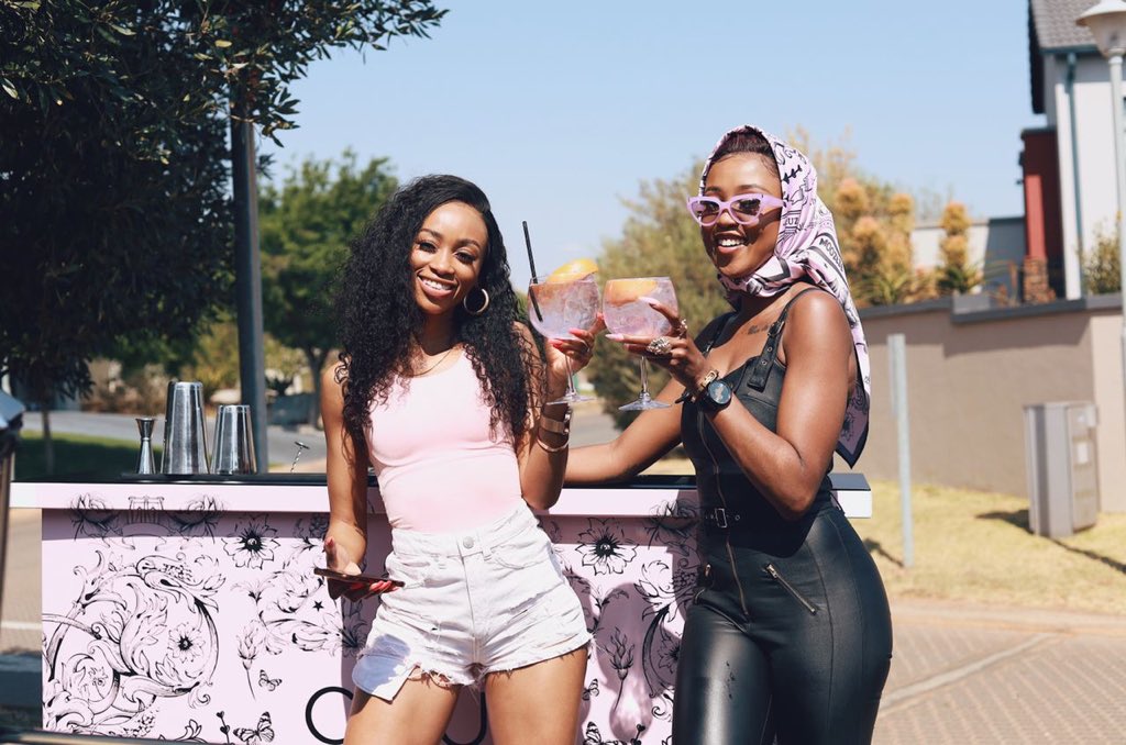 PearlMoyo's tweet photo. #BlossomWithMoozlie ๐๐๐#CruzInFullBloom @nomoozlie X @thabsie_sa X @Cruzvodka ๐๐ฅ https://t.co/s7PsTWgiQo