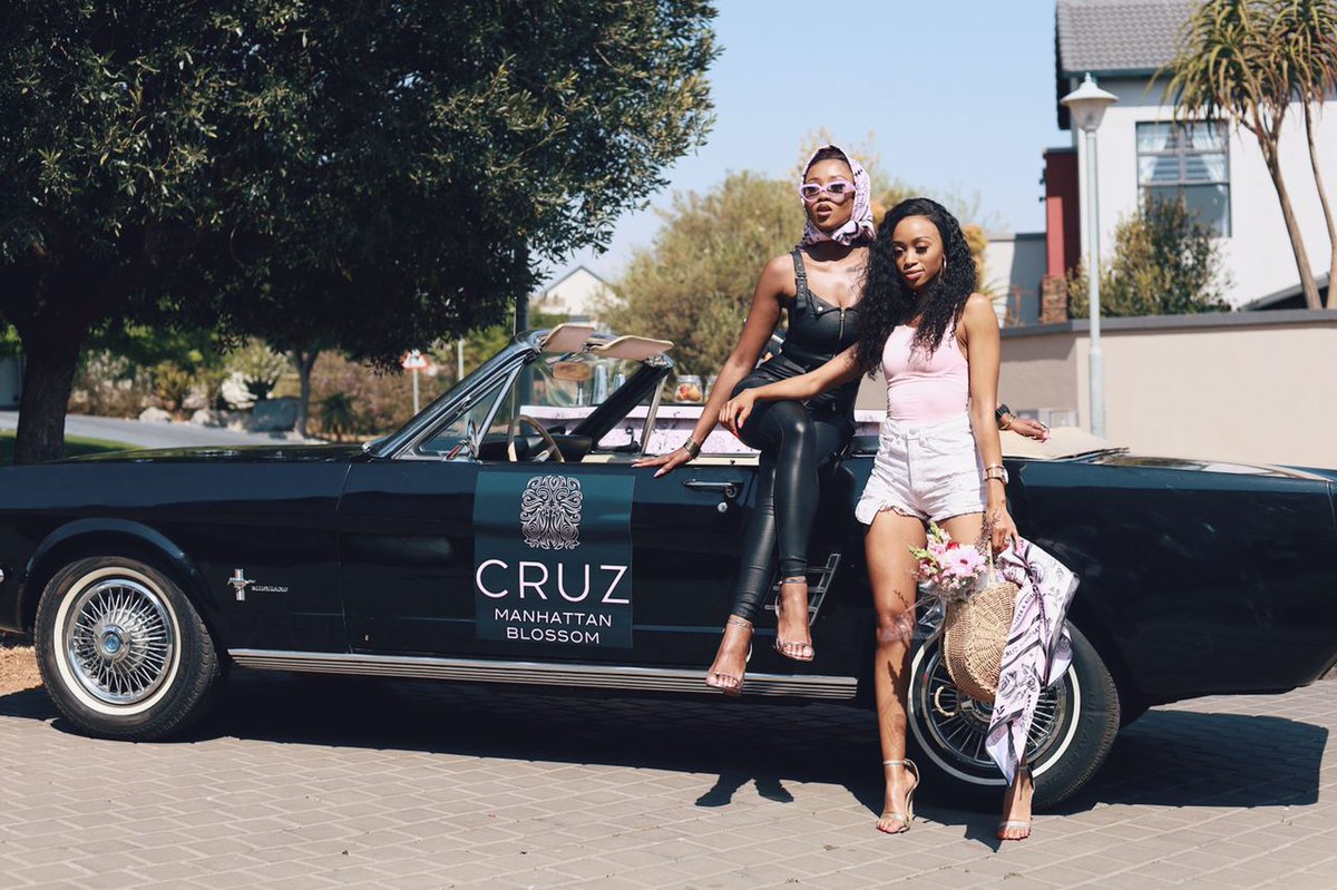 Nozz_Pozz's tweet photo. Happiness in one picture ๐ฅณ๐ฅณ๐ฅ๐ฅ๐ฏBig Girls securing the bags ๐ฐ @Cruzvodka you are the vodka you say you are @thabsie_sa & @nomoozlie looking all fabulous ๐๐ #CruzInFullBloom #BlossomWithMoozlie https://t.co/yn1KNn3UVB