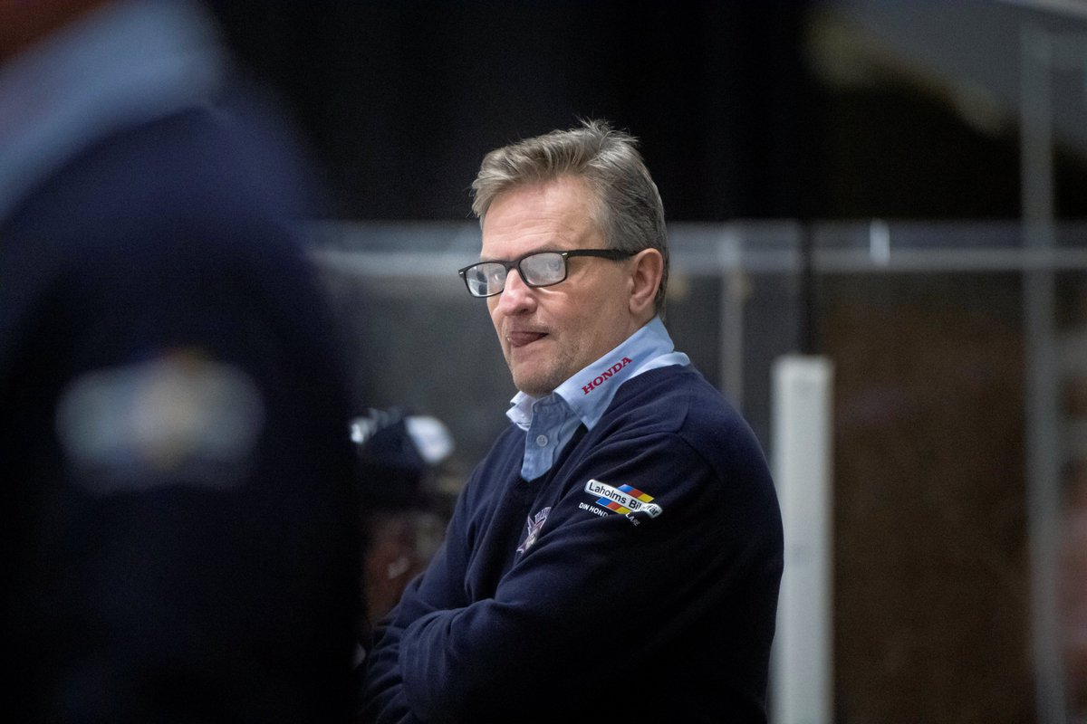 .<a href="/HalmstadHammers/">Halmstad Hammers</a> bryter med jättetalangen.
hallandsposten.se/sport/ishockey…
<a href="/Hockeyettan_/">Hockeyettan</a> <a href="/hockeysverige/">Hockeysverige.se</a> <a href="/HockeynewsSe/">HockeyNews.se</a> <a href="/div1hockeycom/">Info Hockeyettan</a> #twittpuck #ishockey