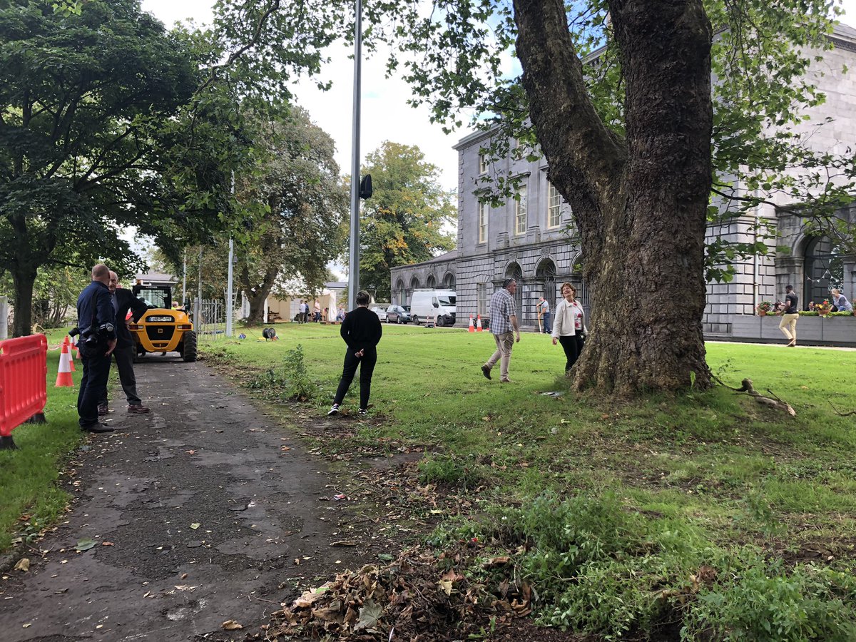 moranjohna1's tweet photo. A very special personal Limerick moment this afternoon. Ambition realised to see the railings at @HuntMuseum removed to open up our lovely garden. Connecting the museum with the public and removing barriers. Amazing how big the garden looks. Thanks to all who made this possible! https://t.co/VANUIe5phC