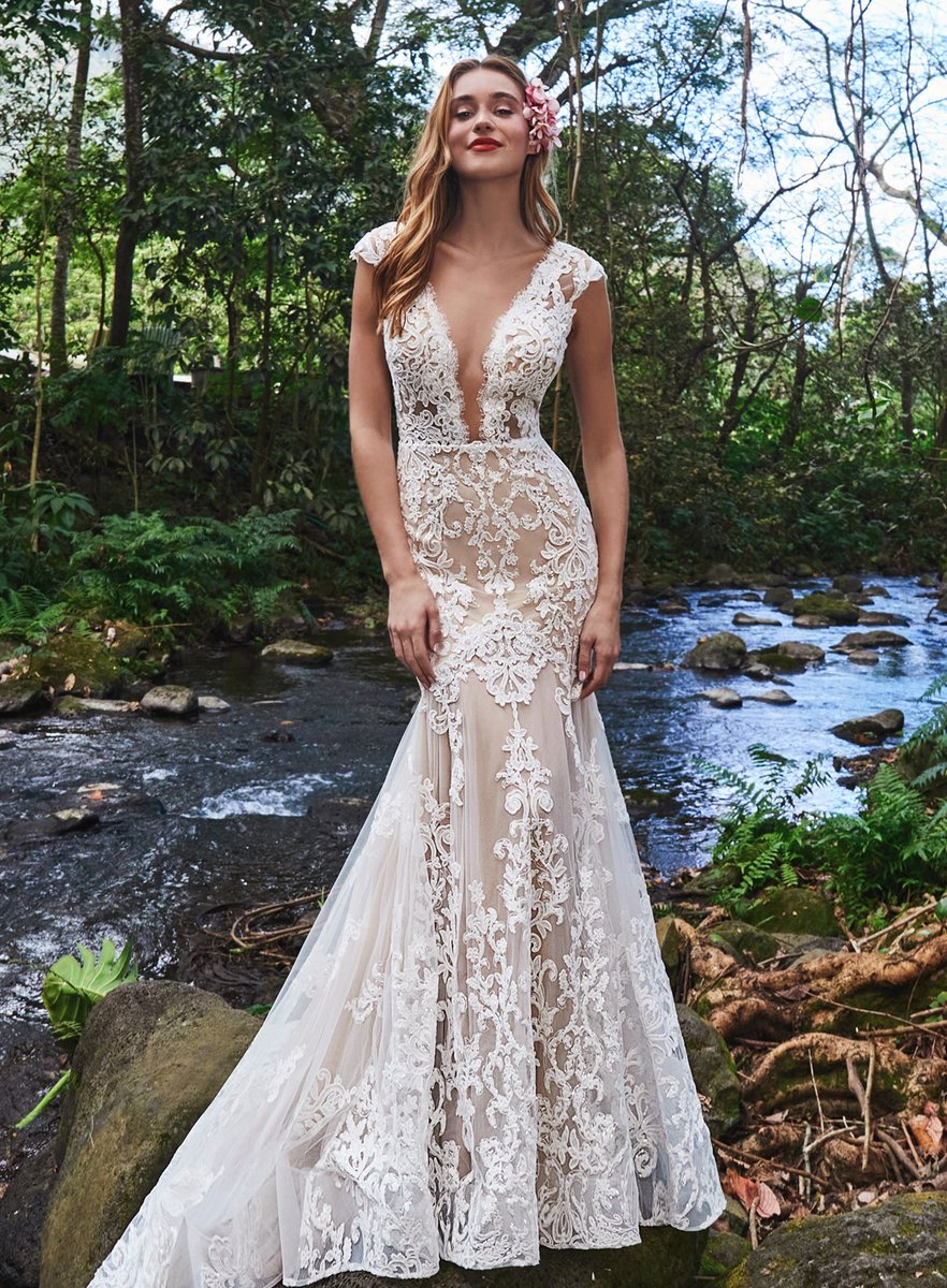 #Dreams of tulle and lace are fulfilled in this L'amour by Calla Blanche Fall 2020 #luxurious mermaid wedding dress. A flirty cap sleeve and a cascading train complete this gown by giving it a touch of #vintage #glamour. bit.ly/3kwxrIn <a href="/LamourbbyCB/">L'amour by Calla Blanche</a>