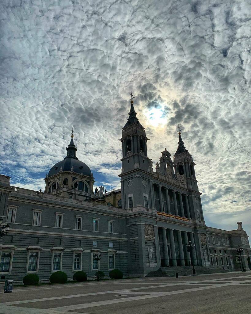 ginamoca's tweet photo. Madrid Sky https://t.co/jDB9pqQmnx https://t.co/Ko0IW9KL84