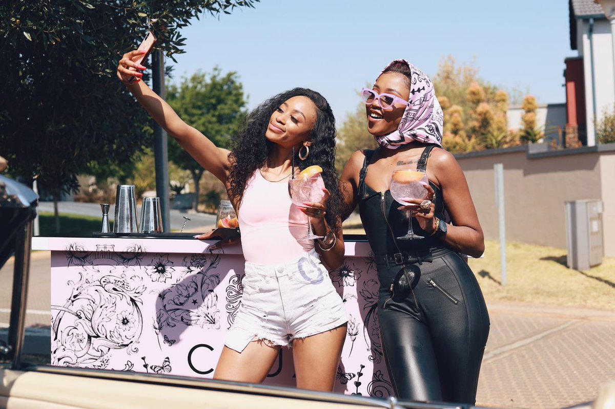 Simply_Fundy's tweet photo. Star girl @thabsie_sa โค๏ธ๐ฅ
I love how the black pink and white colours are just popping ๐บ
It's BLOOM season โค๏ธ๐ฅ๐บ #BlossomWithMoozlie #CruzInFullBloom https://t.co/rhZOTSaIEp