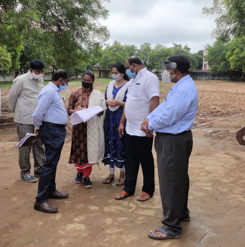 AdarshSindhu's tweet photo. Along with 112 Division Corporator @ThontaAnjaiah garu, EE ,DE,AE Garu and Architect ramanjaneyulu garu discussed on the final design and structure of Model #RaithuBazar to b constructed at #Bombaycolony which has been approved in #standingcommittee. @KTRTRS @GHMCOnline https://t.co/8IPNOgkzWu