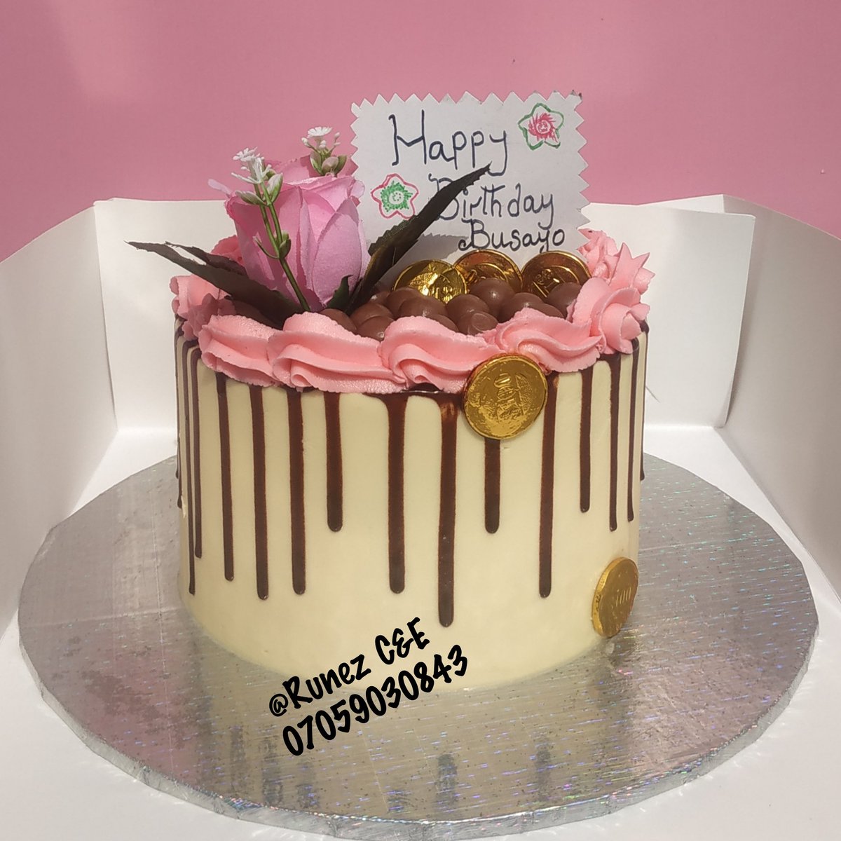 RunezEvents's tweet photo. Drip so drip😍😍.........I am taking orders, please disturb me with your orders. Call/WhatsApp 07059030843 to order. #bbn #SomtoForLaycon #ManLikeKiddwaya #cakes #BBNaijaLocdown2020 https://t.co/JyikvILHrp