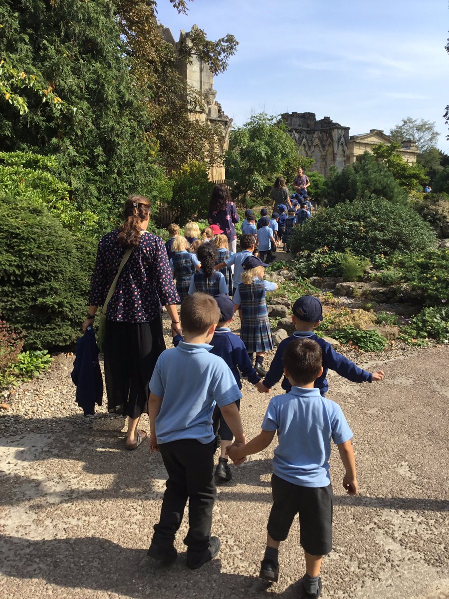 stpeters2_8's tweet photo. Look where Reception ‘popped up’ to today...The museum Gardens! what a wonderful environment to share a story in the sunshine ☀️☀️☀️#popupclassroom @MuseumGardens https://t.co/6ZvvJqELHU
