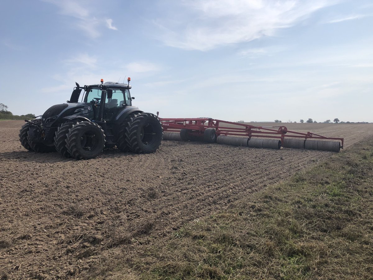 Edwardjohnblake's tweet photo. KWS Firefly being rolled in to Ex OSR land @ValtraGlobal @tnstractors @KWSUKLtd https://t.co/WLBAAyUpb8