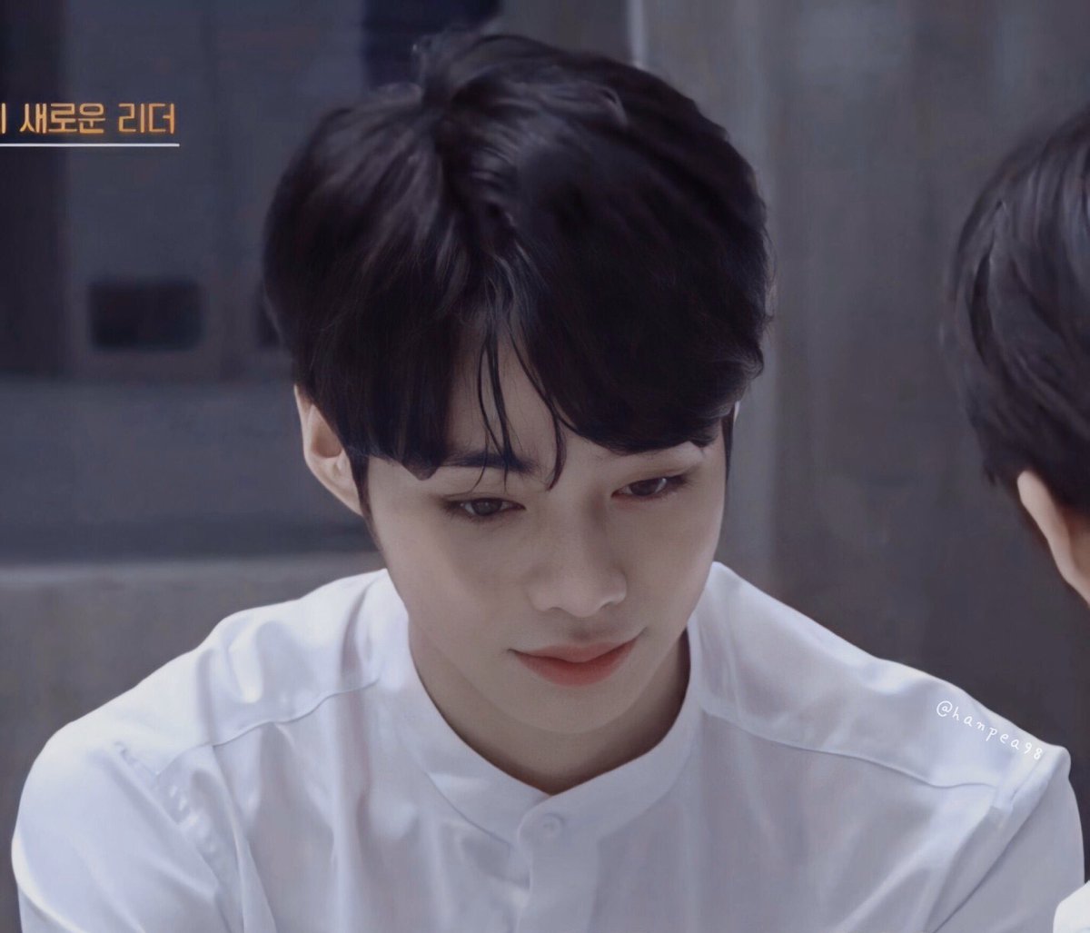 HanPea_pics's tweet image. [📸]

The zoo owner is feeling powerless because the zoo is getting crowded 😅

#HANBIN_ILAND #ILAND_EP11 
#HanniesLoveHubi #HanniesWillWaitForHanbin #HungBin_WeLoveYou #Hubizoo