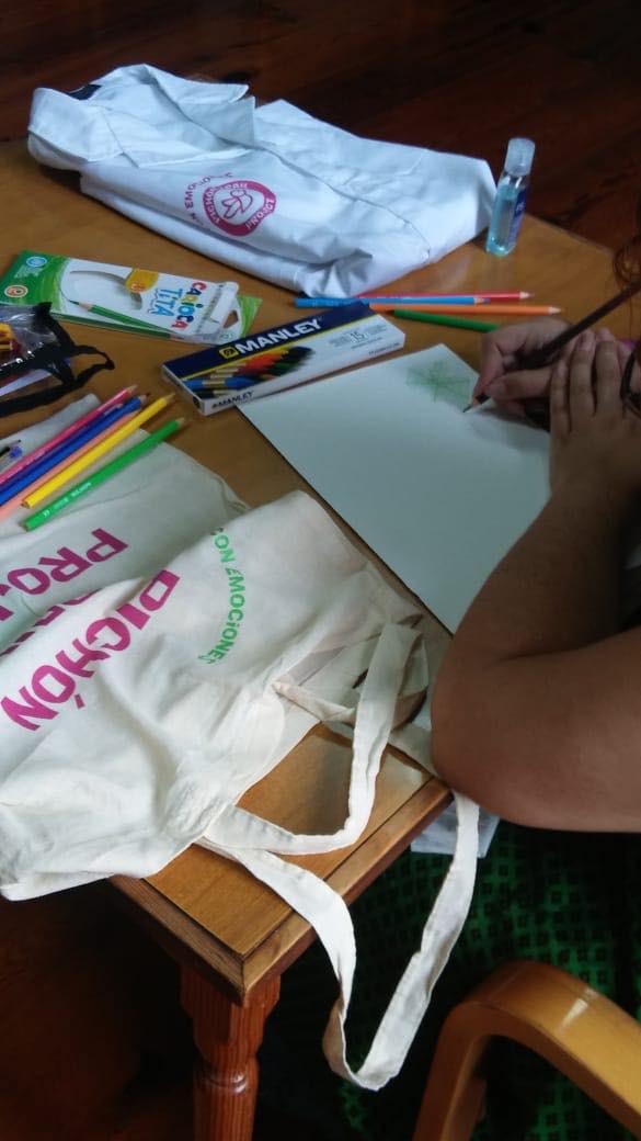 PichonTrail's tweet photo. 📢📢 Sesión inaugural de #Arteconemociones. Liberamos las emociones a través del arte 🎨. Insistimos nuestra gratitud a @CinfaSalud y al @LaOrotava 
#dondefaltamielinasobravalor #EM #EsclerosisMúltiple https://t.co/z71aeFnUNw