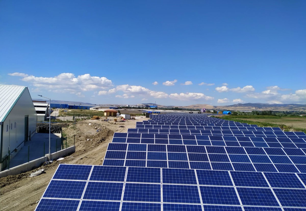 GoodWePower's tweet photo. Amasya’da bulunan #1MW'lık GES projesinde #GoodWe #GW60K-MT inverterler kullanıldı.

#TÜVRheinland Ödüllü #MTSerisi; string bazlı izleme, güç hattı haberleşmesi ve güç artırma fonksiyonu ile tercih edilmeye devam ediyor.

#GoodWe #Turkey #Amasya #joytoinstall #güneşbizeyeter https://t.co/179DQxPXIz