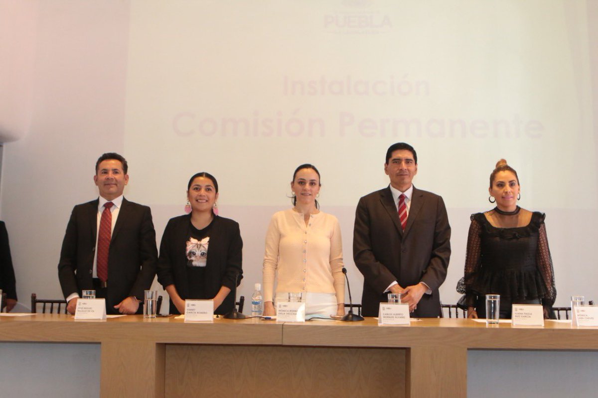 monica_rdv's tweet photo. Concluyo muy contenta y satisfecha mi periodo como Presidenta de la Mesa Directiva del @CongresoPue
El reto de llevar por primera vez las sesiones virtuales fue enorme pero me llevo una gran experiencia
Gracias a los diputad@s que me acompañaron en la Mesa durante estos meses https://t.co/dW4ThBveDB