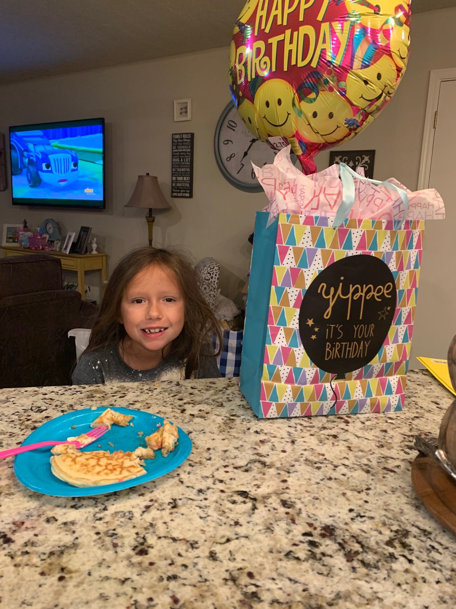 brackenmom3's tweet photo. And just like that she is 7! 😘🥰😍😭😢 #growinabracken #thembrackengirls #mymini #mymiddle #actslikehermomma https://t.co/yMnn2nFGvt