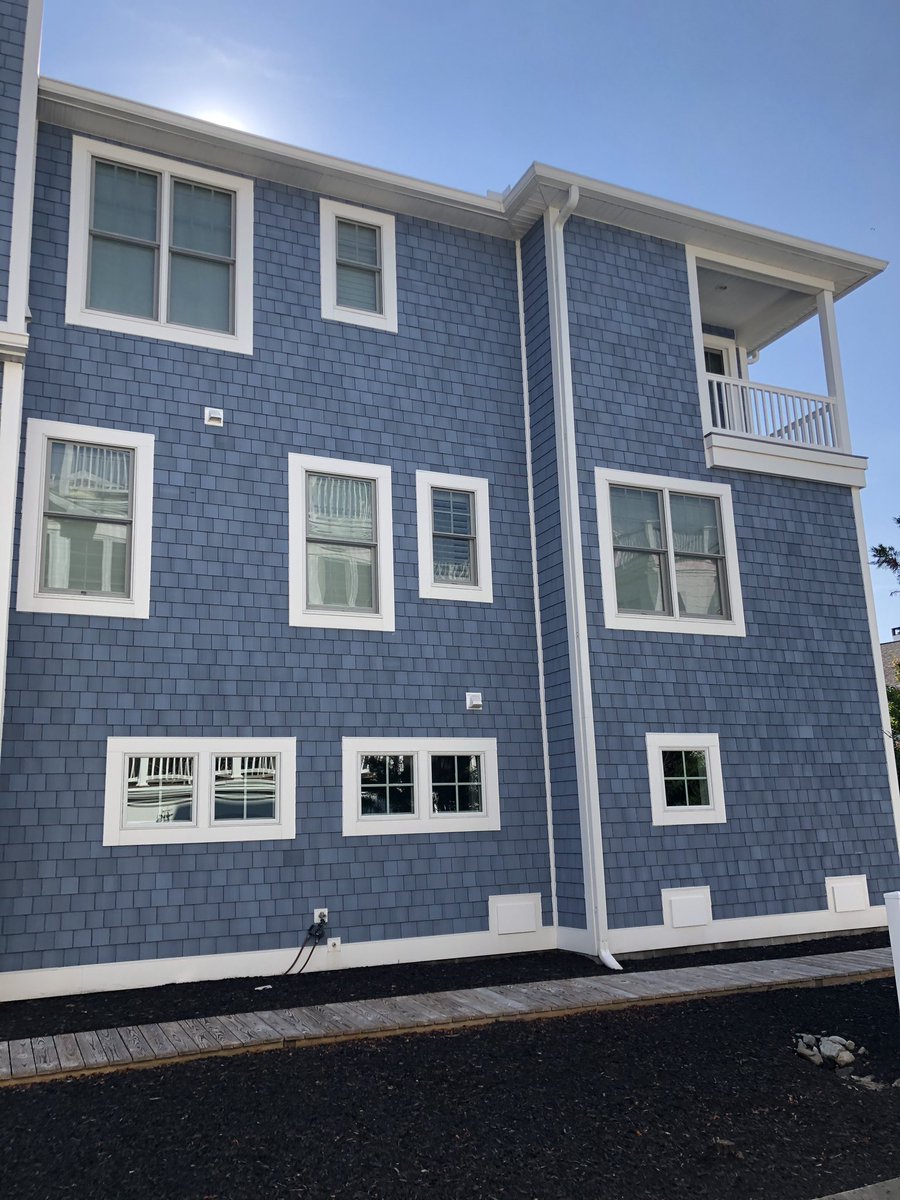 Jain_Building's tweet photo. This homeowner went with the Bracing Blue color. With that came Exceptional Windload & Fire Rating, low maintenance, and a new Lifetime Limited Warranty. 🙌
#nucedar #coastalliving #bluehome #bluesiding #craftsmanship #exteriorsiding #shinglestyle #siding https://t.co/22vGJeeFge