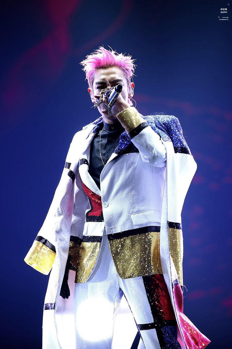 T.O.P also never failed to show his love for Art during Bigbang's concerts as he often worn a Mondrian-inspired suit for his solo stage for Doom Dada.