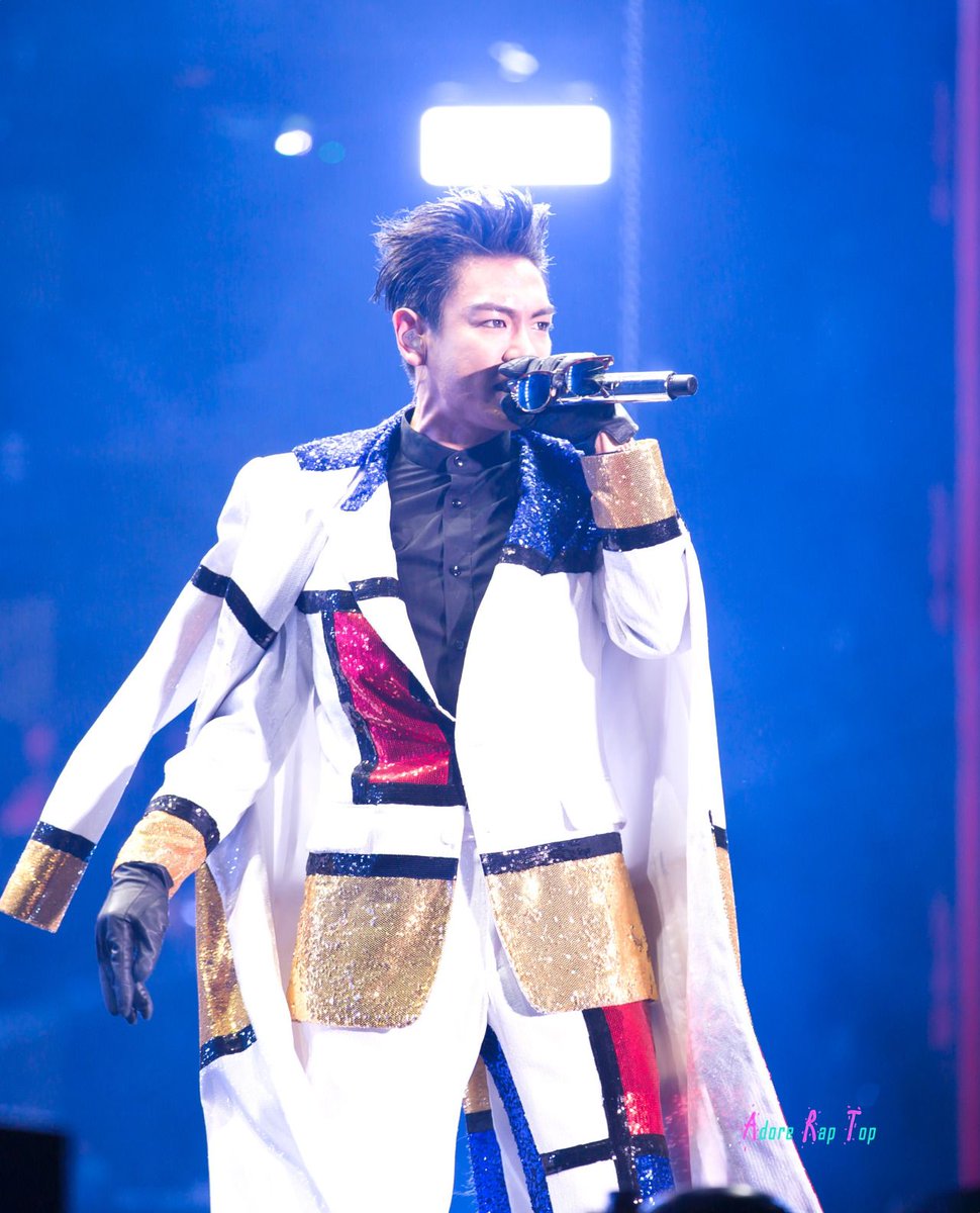 T.O.P also never failed to show his love for Art during Bigbang's concerts as he often worn a Mondrian-inspired suit for his solo stage for Doom Dada.