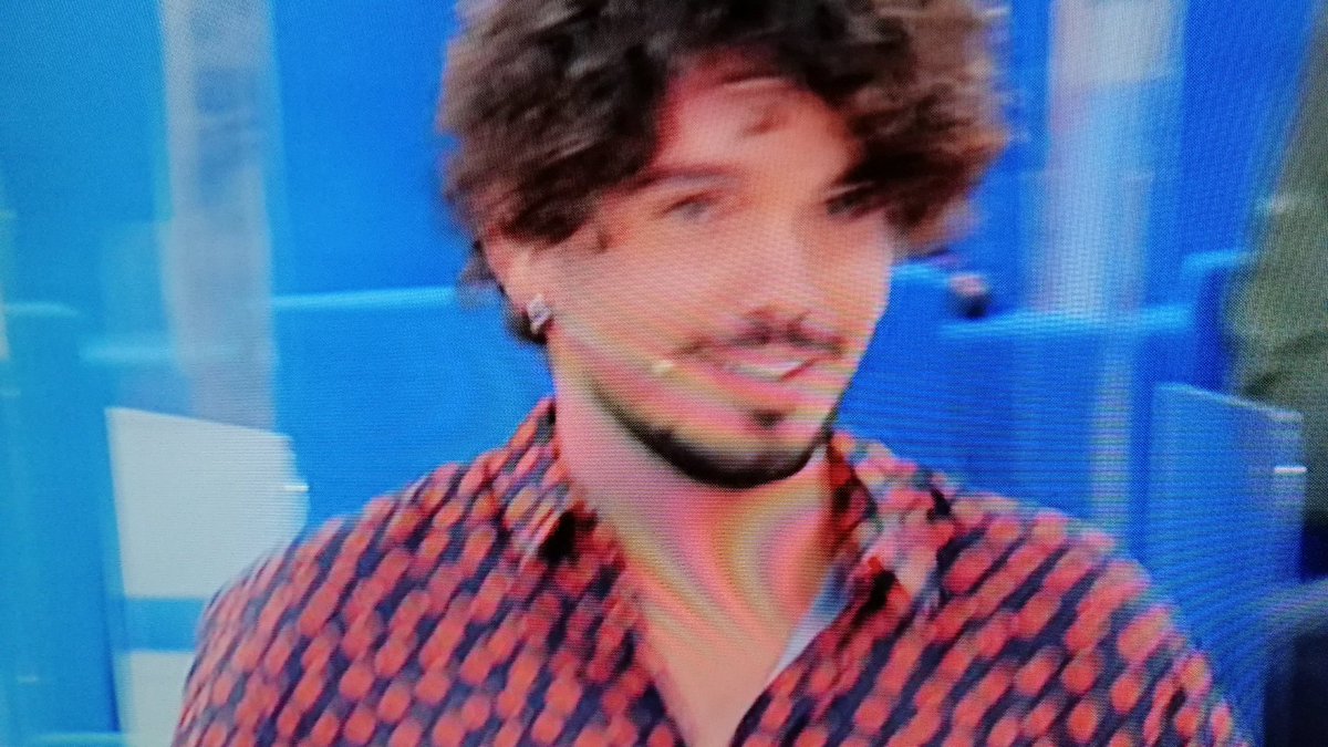 m4ry99's tweet photo. Ma quant'è bello lui. 
😍❤️
#uominiedonne https://t.co/lotr7OSVyI