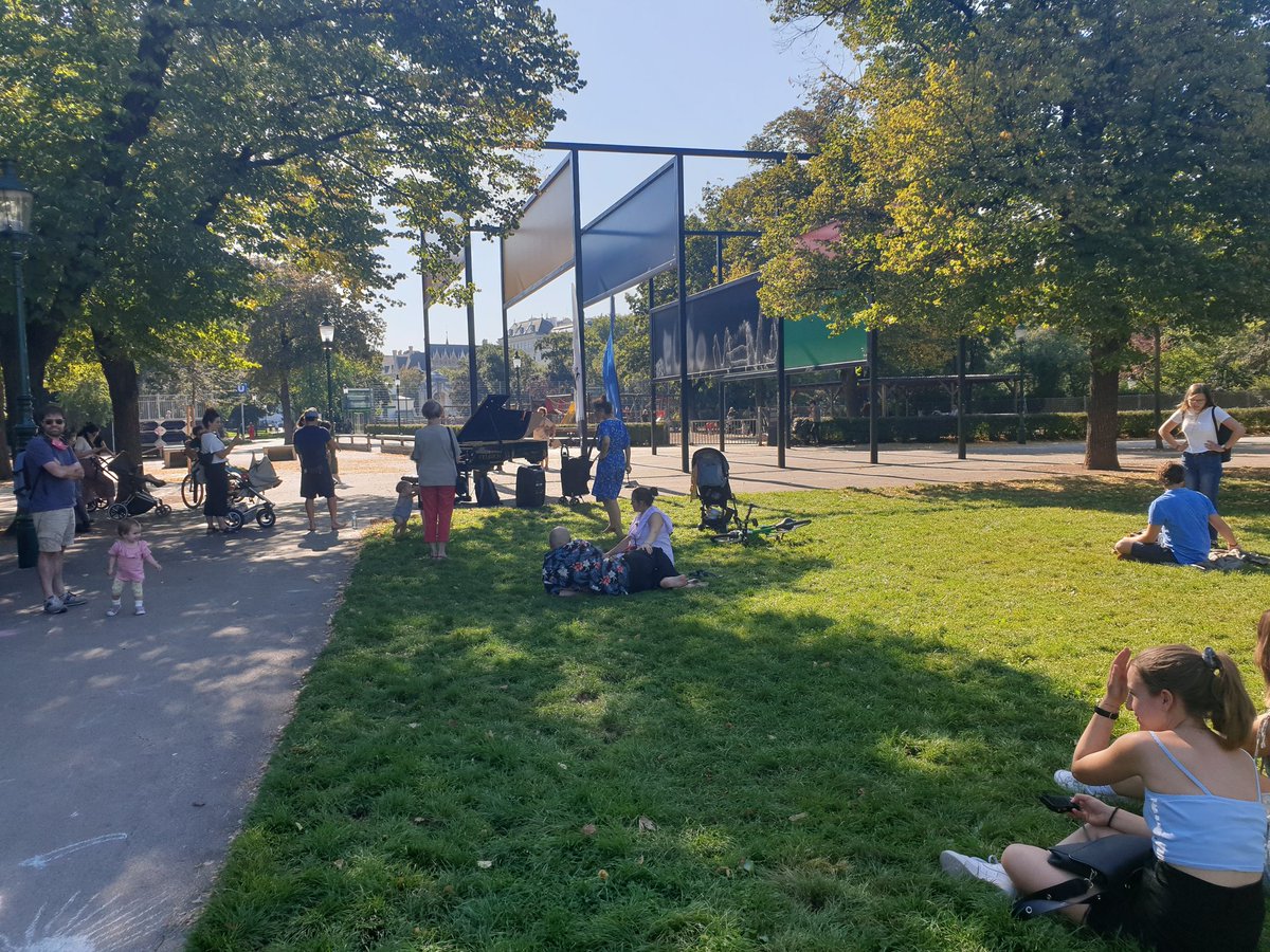 leondecastillo's tweet photo. Grätzl Piano für ein gemeinsames Europa 🇪🇺♥️ https://t.co/DOnhqzOr9x