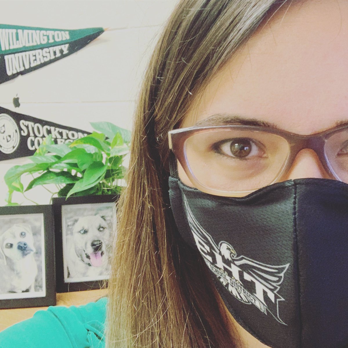 leannadmullen's tweet photo. Rockin’ my new mask with #EHTPride 🦅 #ehtstrong #docwildcats27 #wilmu #stocktonuniversity https://t.co/WSiturN7RU