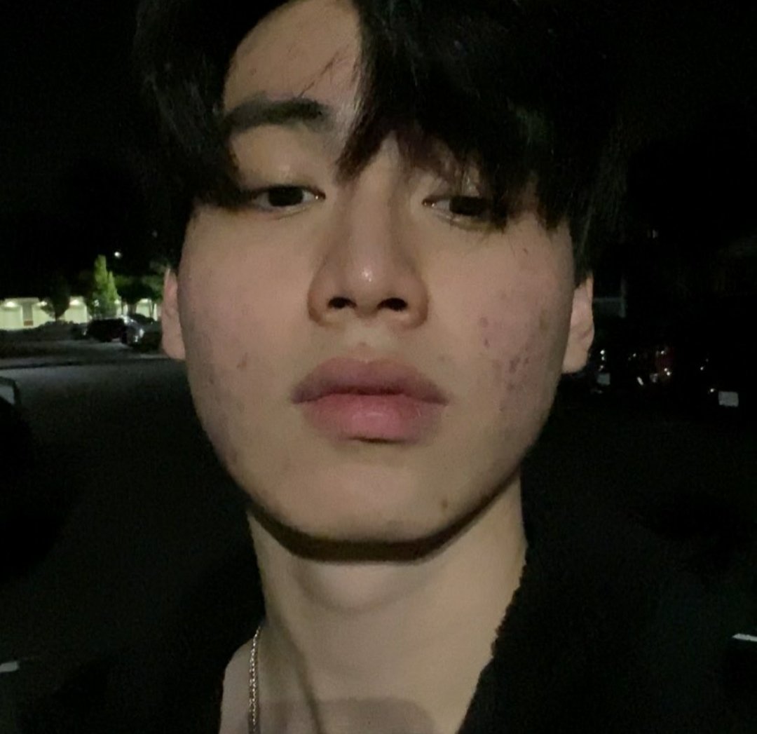 Huy20522044's tweet photo. Trai 2k3 đăng ảnh chính chủ, công khai mặc kệ mọi chỉ trích =)) https://t.co/vDvmzzIo7k