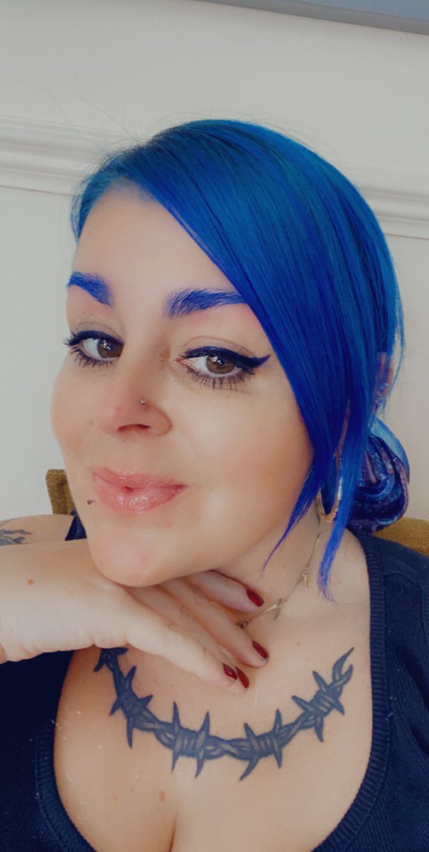 vickywatts2's tweet photo. Must be having a mid life crisis went a bit crazy &amp; dyed my eyebrows to match my hair , do love them though 🤣💙 #bluehair #blueeyebrows #daretobedifferent #BeYourself #dowhatmakesyouhappy https://t.co/sEPgzY7VDl
