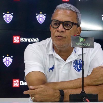 AppSerieC's tweet photo. Hélio dos Anjos pede demissão e não é mais treinador do Paysandu https://t.co/QDJXaHllNt https://t.co/7pKTp2p7Wl