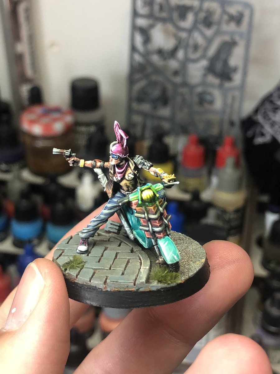 asavarbrush's tweet photo. Nueva motorista para mi banda de #hijosdelasangrenegra de @Punkapocalyptic #paint #miniaturepainter #paintingminiatures #tabletop #pintando #punkapokalyptic https://t.co/di08MNikUg