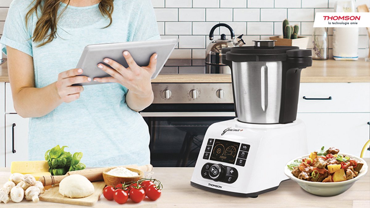 Thomson_FRA's tweet photo. Avec ses 5 programmes automatiques et son tableau de bord ergonomique, le Geni Mix+ #Thomson s’occupe de tout !
Il découpe, mélange, pétrit, fouette, mijote, cuit (même à la vapeur) : un véritable chef cuisinier ! 👩🍳🧑🍳
▶ https://t.co/v1vj2hgy2N #ThomsonÉlectroménager #GeniMix https://t.co/RDTe5KXyUy