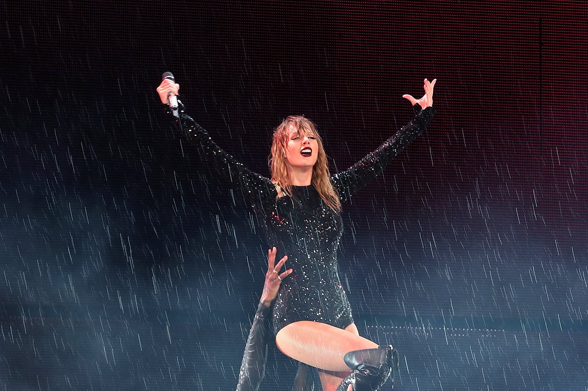 Everyone agrees that Taylor Swift's rain shows