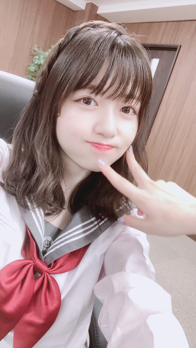 誰の手でしょうか、✌︎ ︎。 おやすみなさいまし( ・ᴗ・ )⚐⚑