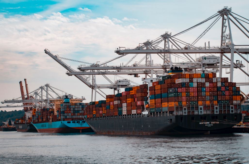 JBAConsulting's tweet photo. The first in our series of blogs looking at #ClimateChange and the marine industry, @MarkRLawless Director, explores what climate change will mean for key marine industries such as #Ports, #Shipping and #OffshoreWind. 
Read Mark's blog here: https://t.co/HtpgX81yvC https://t.co/mRJKt4N227