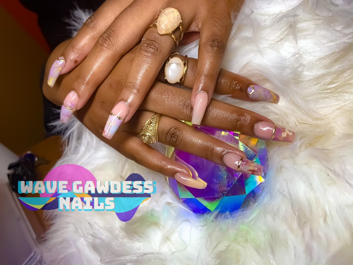 JustJade_n's tweet photo. Marble just brings out the classy is things, don't you think?
But is this foil or hand marbled?
Brought to you by @wavegnails & @thecurrentwav
#NailItDaily #NailTechnician #BlackOwnedBusiness #NailStylist #thecurrentwav #NailArtLove #NailsOfTheDay #Wavegnails #BlackNailTech https://t.co/kz5brBvd3q