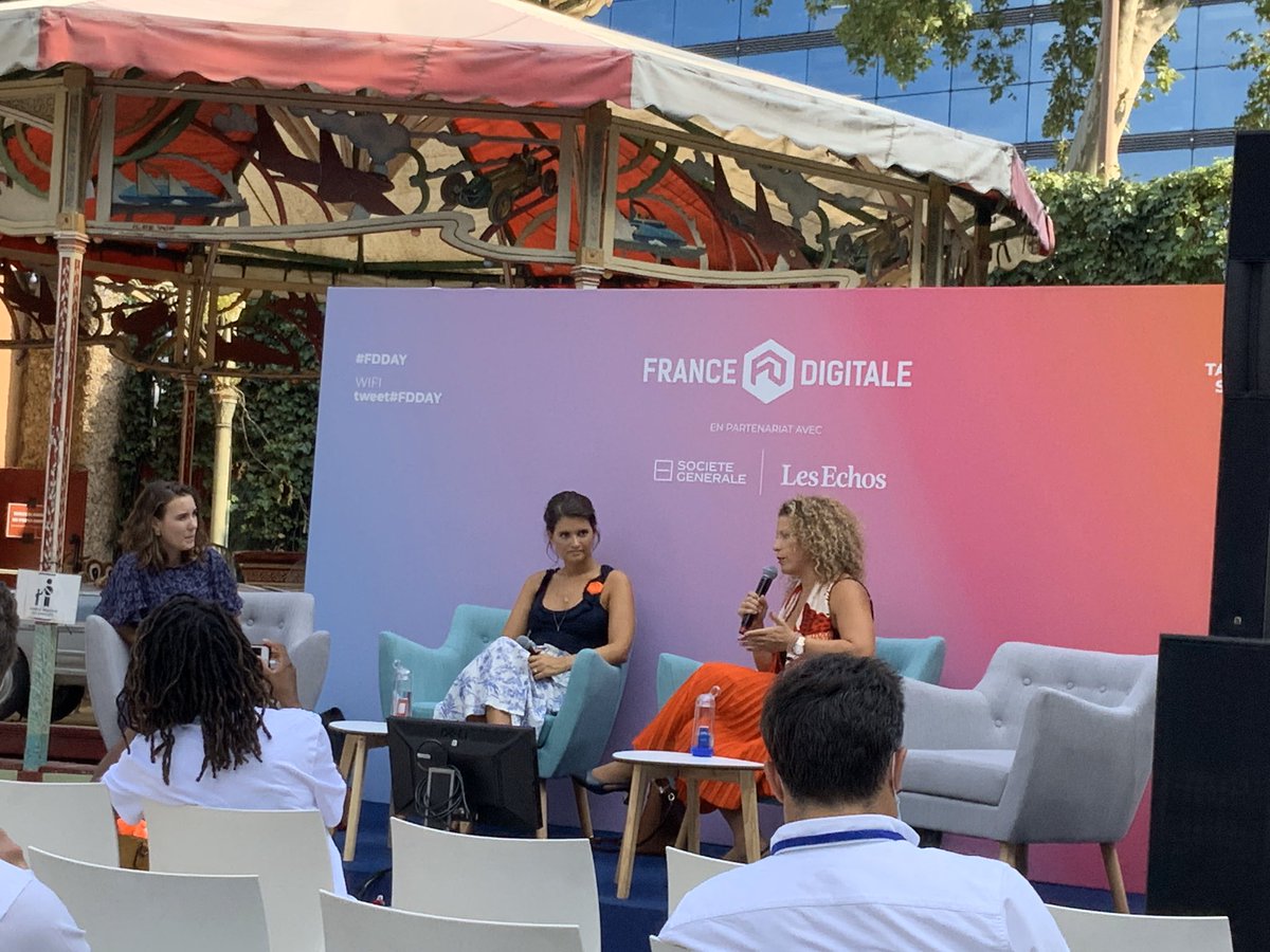 #FFDAY on stage 2 femmes magnifiques qui nous expliquent sans fard comment elles ont dû fermer leur entreprise
Merci <a href="/CaroleJuge/">Carole Juge-Llewellyn</a> et <a href="/RaniaBelkahia/">Rania Belkahia</a> ca aide de comprendre
Une question ? pas d’hommes on stage, pas d’homme qui s’est planté ou pas d’homme qui est prêt à en parler? 😇