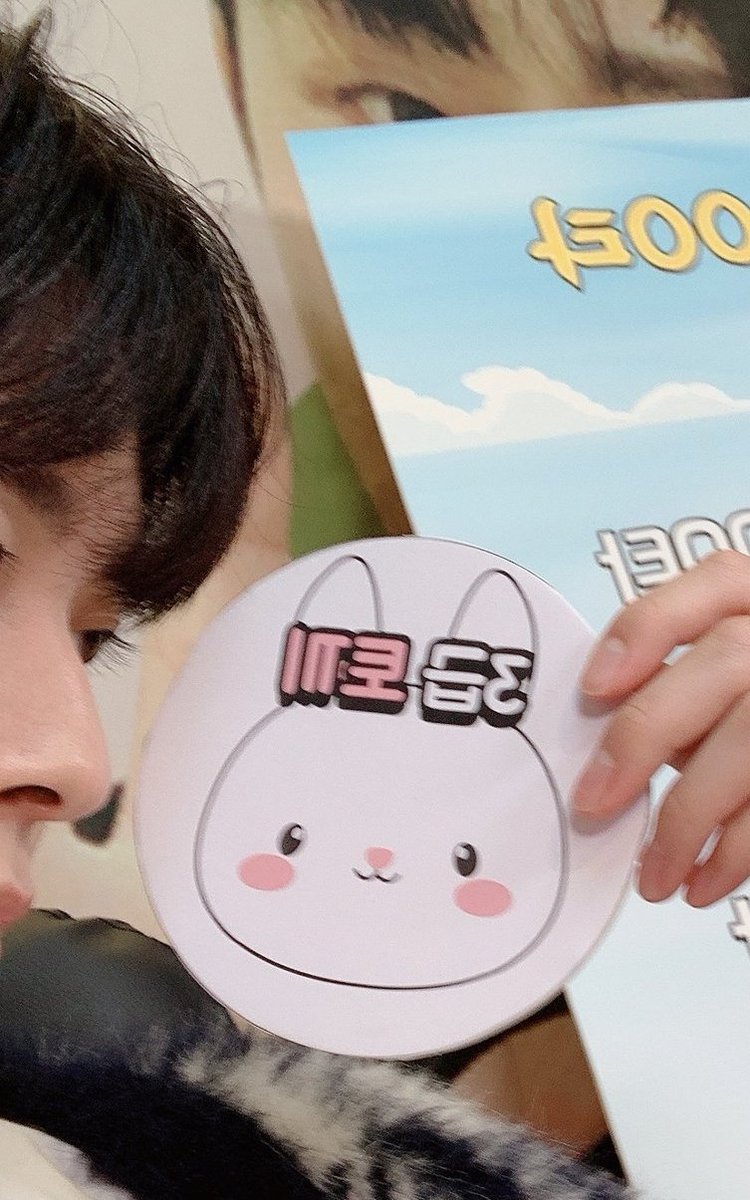 콧대랑 속눈썹 보고 
기절갈기기...