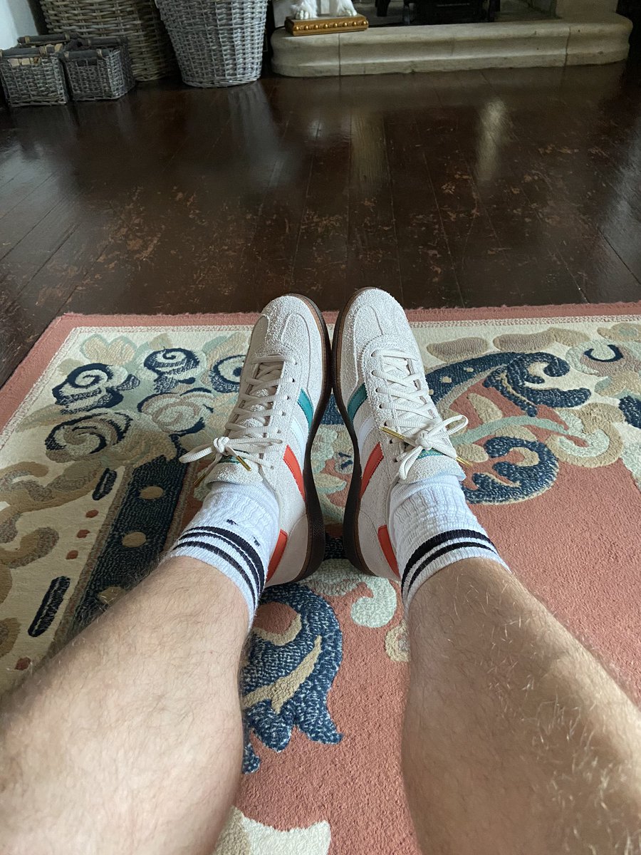 CardioGigGoer's tweet photo. As it’s a cracking day I’m wearing my special trainers. Absolute beauties. #Adidas #AdidasSpezial #StPatricksDay #ThreeStripesForLife https://t.co/EPOZO01FCR