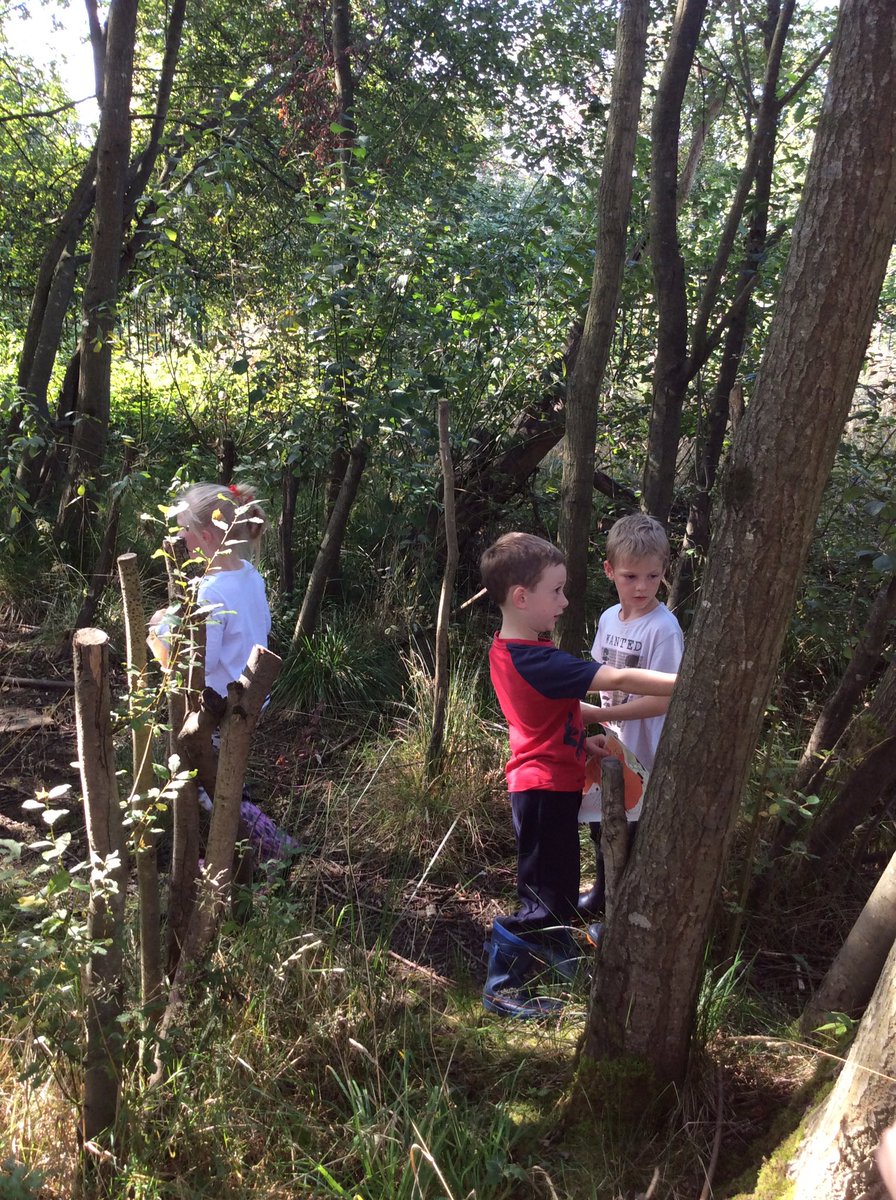 KnypersleyFirst's tweet photo. Super map skills this afternoon from Class 5!#intrepidexplorers #knypersleylovesoutdoorlearning https://t.co/INuIKktlQU