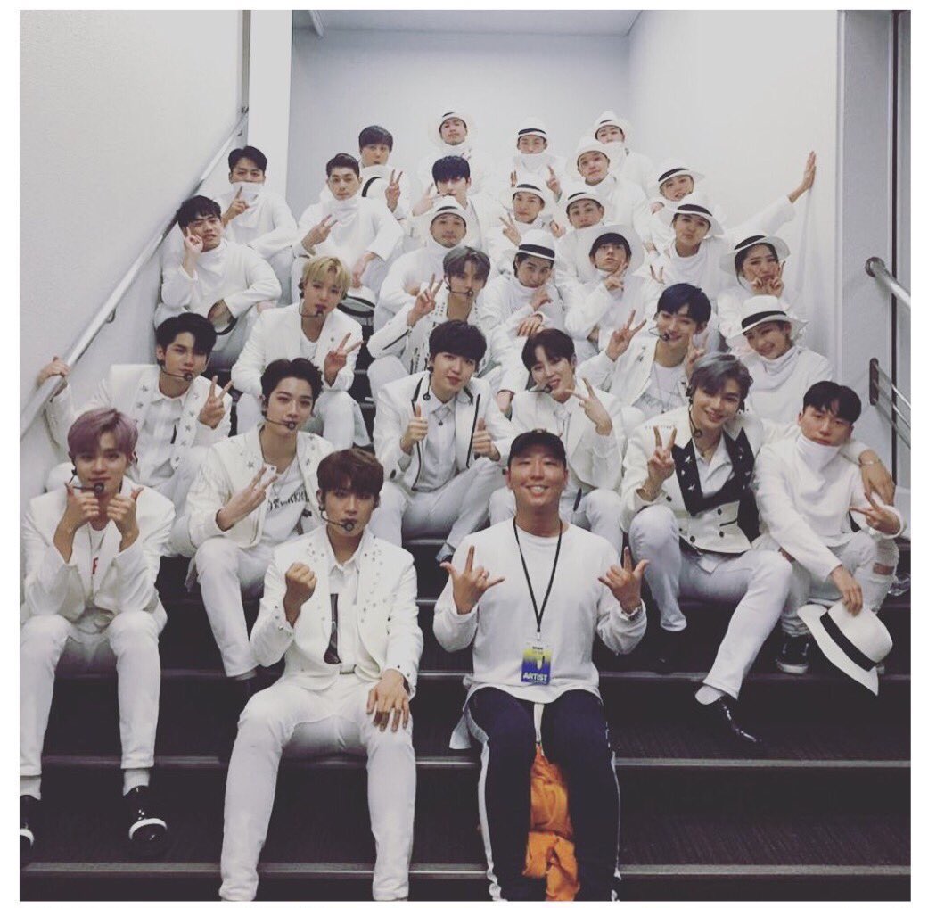 GWAO_'s tweet photo. 박우진 혼자 가위바위보 이긴짤 https://t.co/4v4ipqSDAv