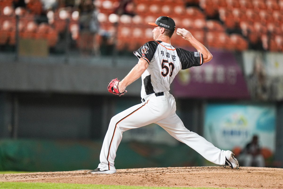 unilions_tw's tweet photo. 9.15 Final: #UniLions 4, Rakuten Monkeys 1
WP: #BrockDykxhoorn(5-1)
HR: #KuoFuLin (15)
SV:#ChenYunWen
MVP: #BrockDykxhoorn
@CPBL
@ElevenSportsTW
@UniLionsIntl
#CPBL #TaiwanBaseball https://t.co/wvCQEDI1i4