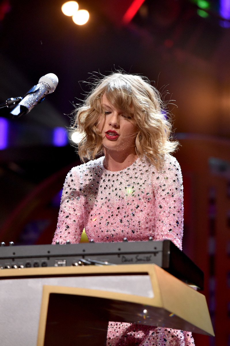 Taylor performing at the 2014 iHeartRadio Music Festival