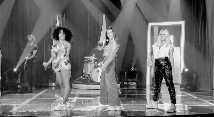 ArchiveAlbaReig's tweet photo. Las tres princesas https://t.co/i1jBv81XxQ