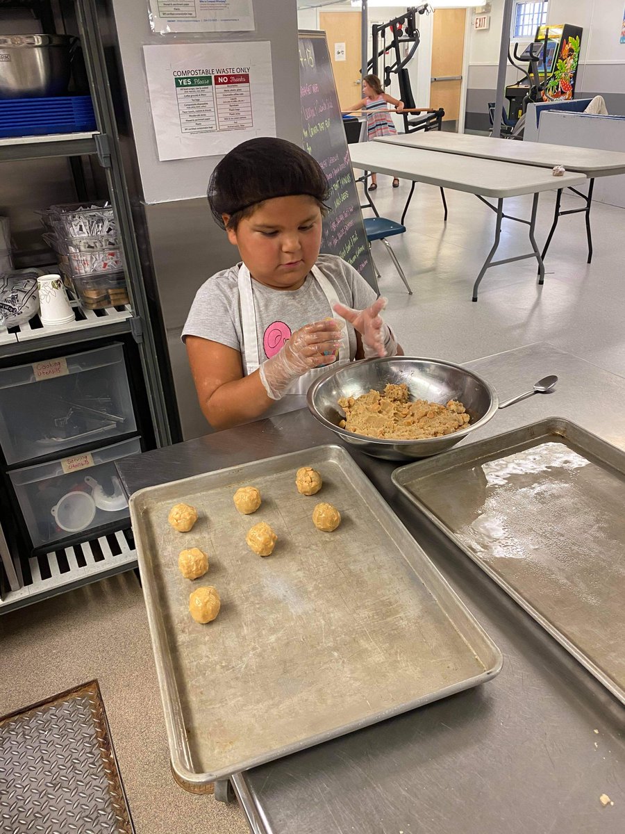 Rossbrook's tweet photo. Thank you to this little helper for making cookies in the @Rossbrook kitchen. After school meals are made for children & youth every weekday. #afterschoolsnack #cookiebaker #kitchenprogram https://t.co/dk1O50EWpw
