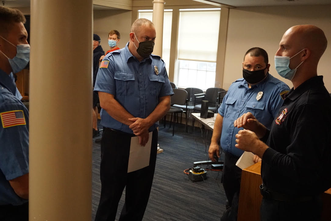 MiddletownFire's tweet photo. Last week, we welcomed four new probationary firefighters. Zachary Boudria, Jason Caetano, Connor Abert and Frank Rosa were sworn in during a ceremony in the council chambers of Town Hall. Read more: https://t.co/r2DWoL8Yfl

#MiddletownHelps #MiddletownRI https://t.co/3sxn7H9UdF