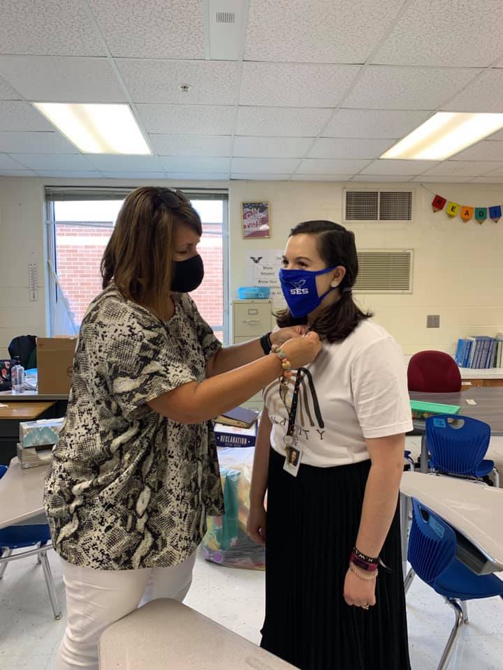 SchoolSkyview's tweet photo. Skyview's new teachers, Ms. Dann, Ms. Taylor, and Ms. West received their Bibb loyalty pins from Mrs. Carlson.#Skyhawkssoarfromadistance#BibbVIP https://t.co/uPDji4UBmf