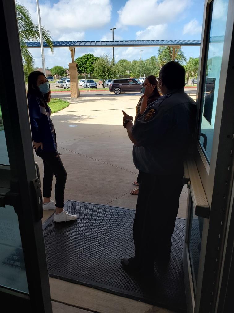 PSJASecurity's tweet photo. Daily Meal distribution please check your local campus #psjaisd #psjaoperations #psjamealdistribution https://t.co/dpypVn65oD