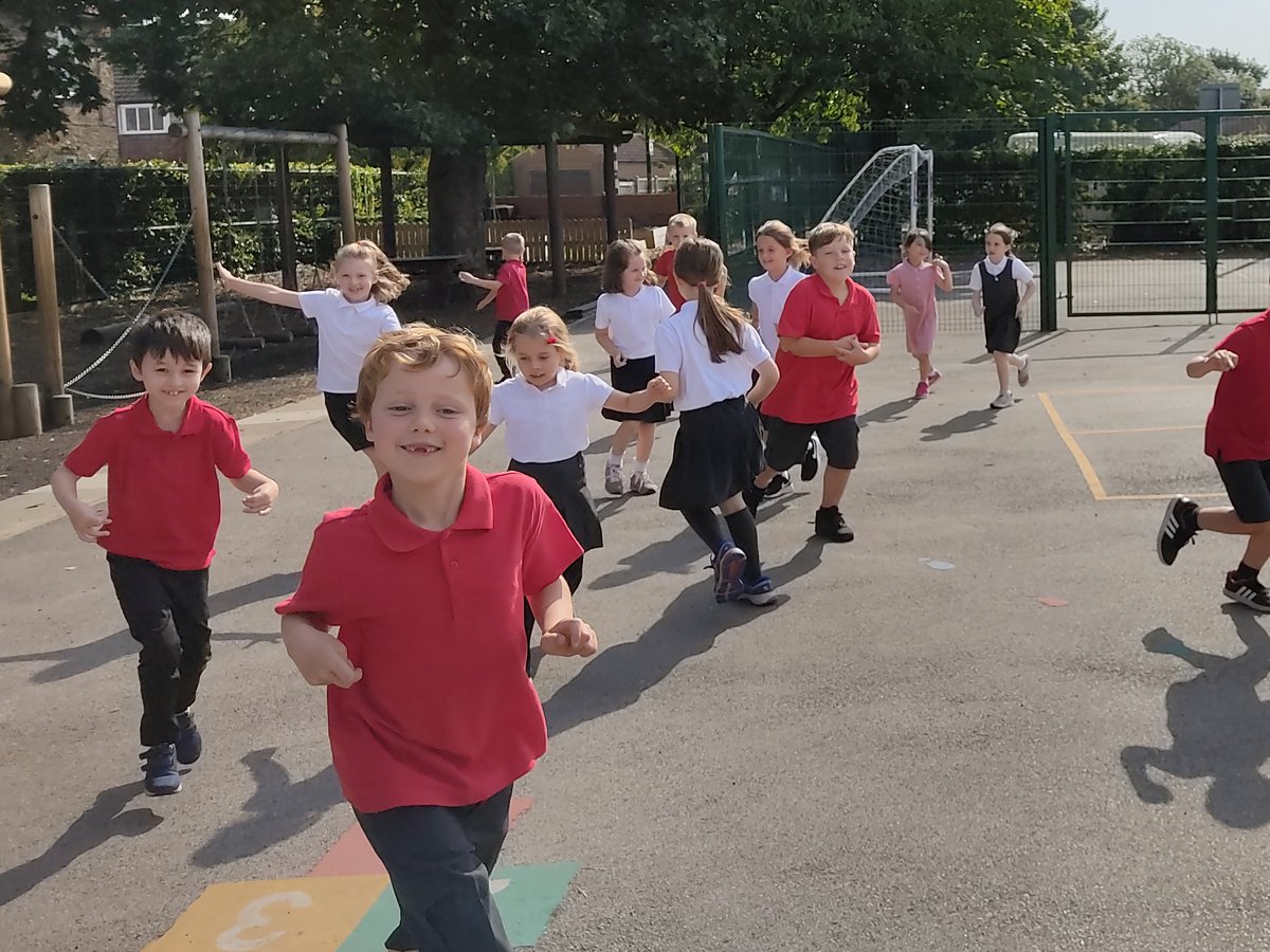 DringhousesPS's tweet photo. Class 6 (Y3) learnt about solids, liquids and gases in science today. They used drama to act out the states of matter before identifying the properties. Can you tell which states of matter they are? #DringScience https://t.co/G8j6gHwyhS