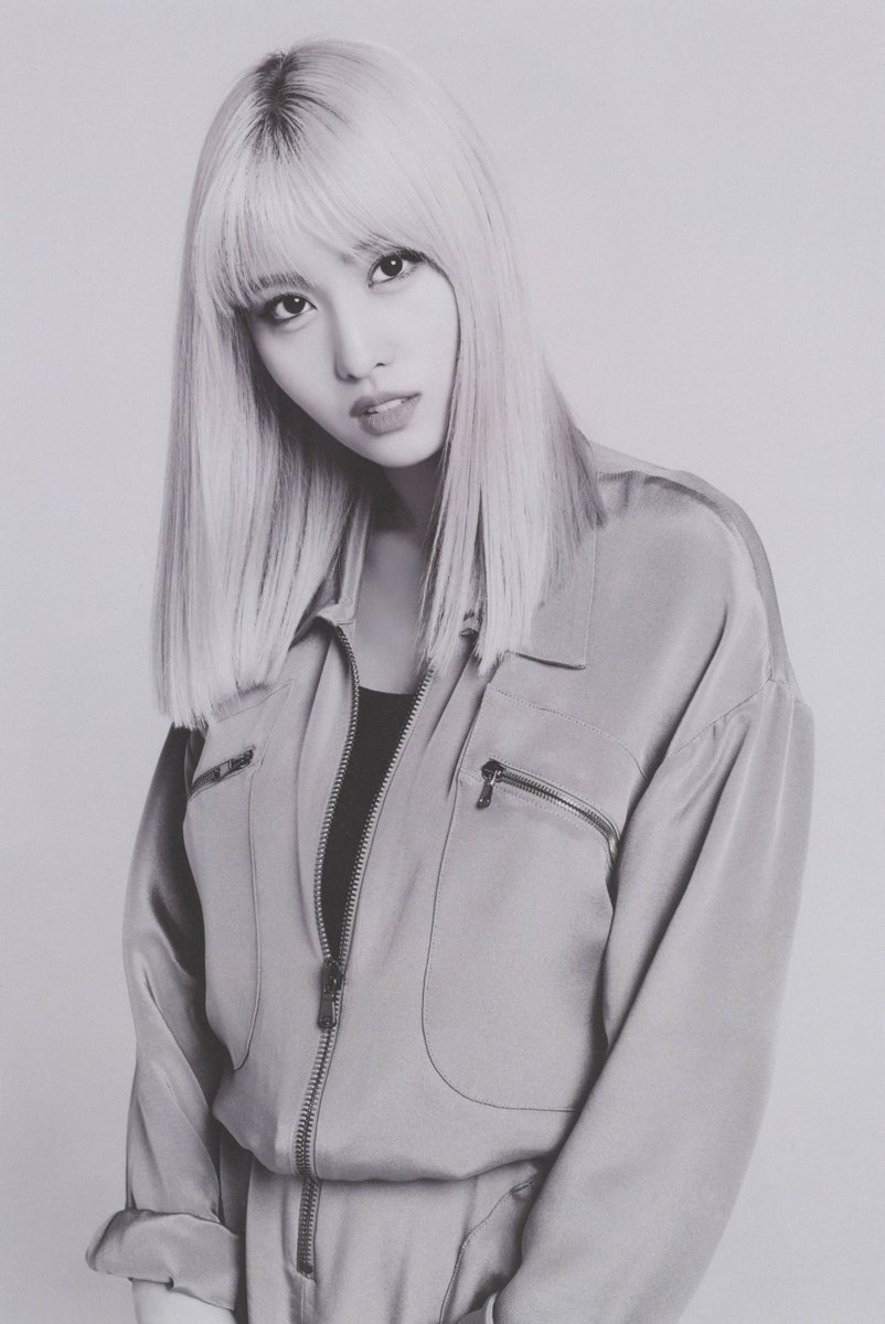 SCAN] TWICEZINE TWICE: World in A Day Momo (page 60, 61) #모모