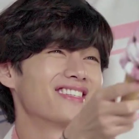Taehyung’s box smile : a necessary thread