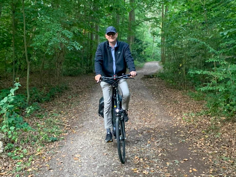 BankenLudger's tweet photo. Jetzt zählt’s: Mit Vollgas geht es jetzt weiter in den Wahlkampf zur Stichwahl am 27. September, auch wenn ich mir heute bei einer morgendlichen Radtour durch den Rheinbacher Wald ein wenig Freizeit gegönnt habe.
Auf geht’s - für Rheinbach!
#LudgerBanken #EinProfiFürRheinbach https://t.co/k1mx5zSSRY