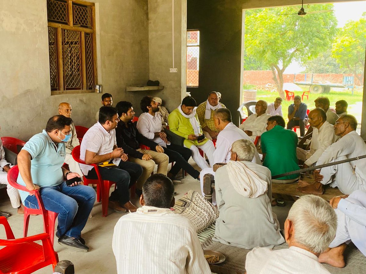 Kapilrld's tweet photo. आज मेरठ जिले के मीरपुर गाँव में जहलीरी शराब पीने से 3 लोगो की मृत्यु हो गई सत्ताधारी नेताओ और प्रशाशन की नाक के नीचे आम लोगो की ज़िंदगी से खिलवाड़ हो रहा है इस मामले की निष्पक्ष जांच होनी चाहिए।
@RLDparty की तरफ से मृतकों के परिजनों को सहायता प्रदान की गई। https://t.co/z28VWjXW7w